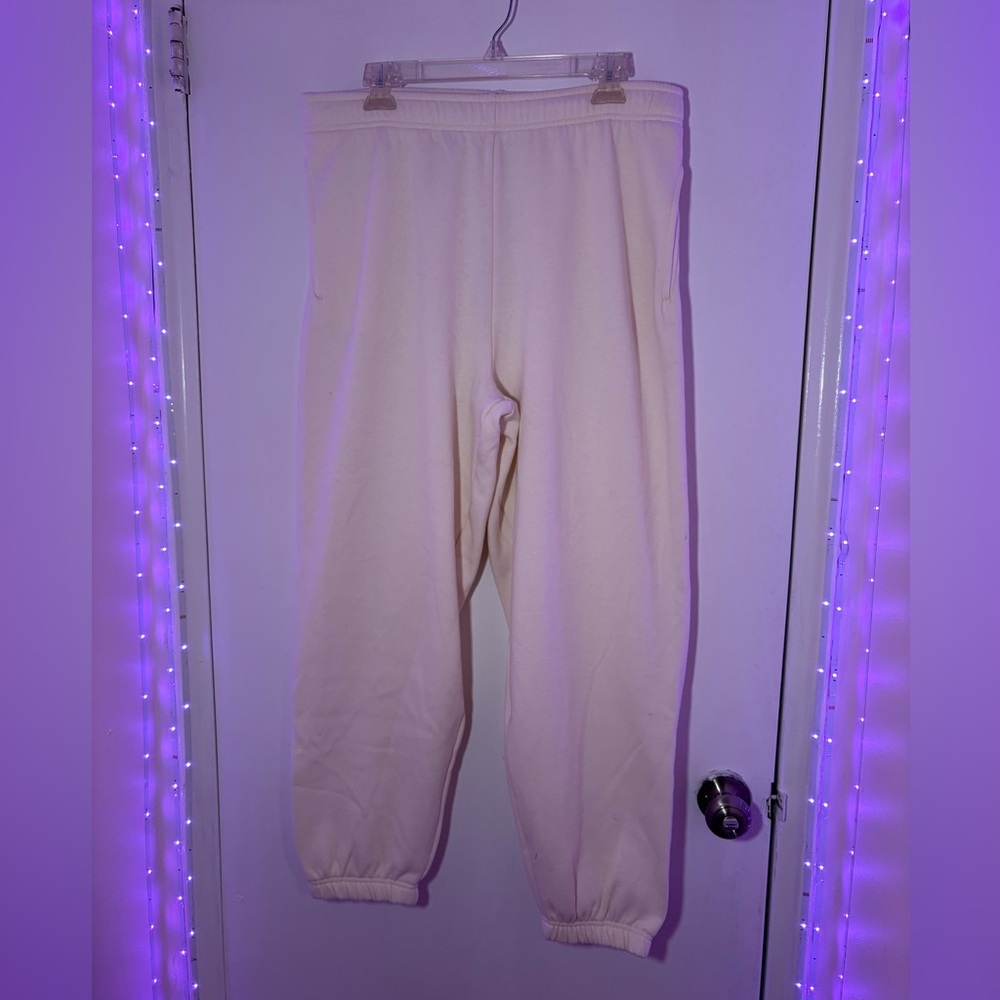 Pink Sweats - Picture 2 of 2